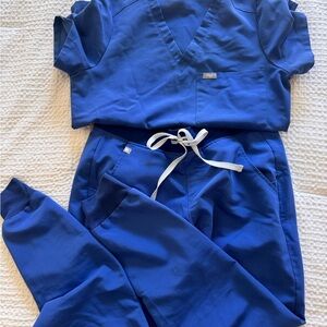 FIGS XS Catarina top/S Zamora joggers set